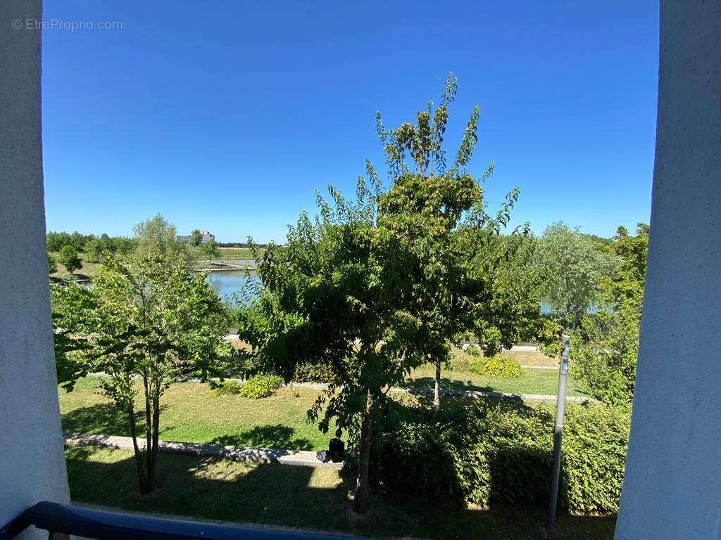 Appartement Serris F3 lumineux avec vue lac, balcon et double stationnement en sous-sol - photo 4