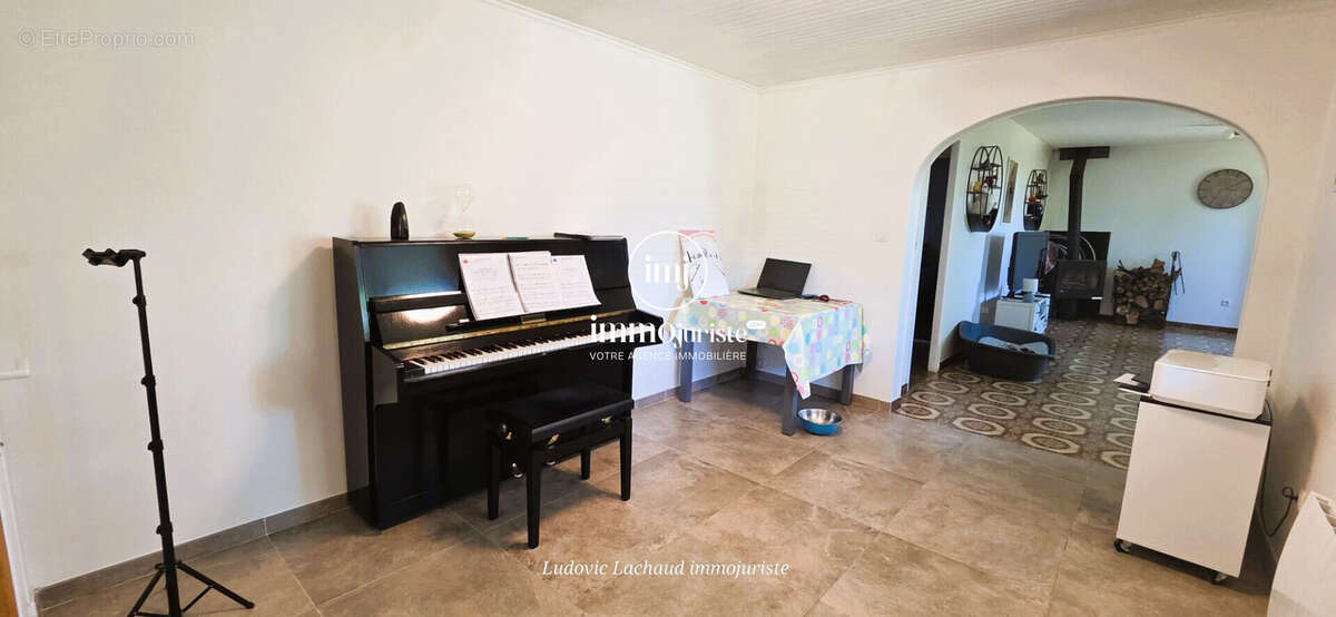 Maison 106 m² à Sarlande  - photo 9