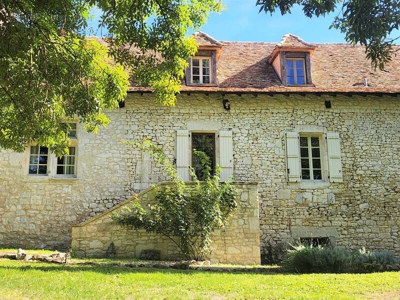 Belle propriété historique en pierre avec parc arboré - Dépendances et piscine - à vendre - proche de CASTILLONNES (47) - photo 3