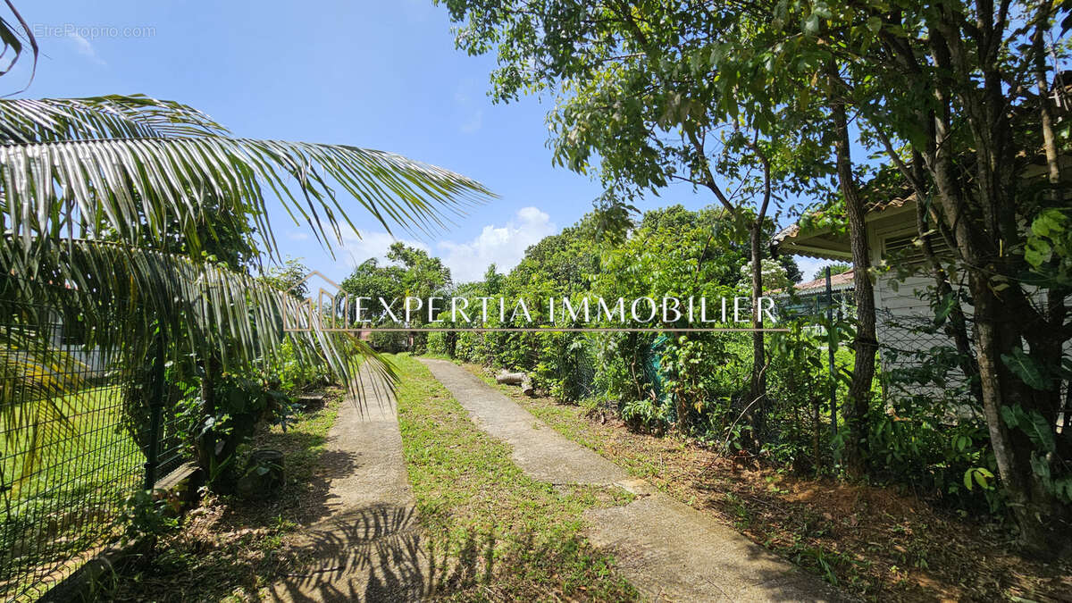 Maison à REMIRE-MONTJOLY