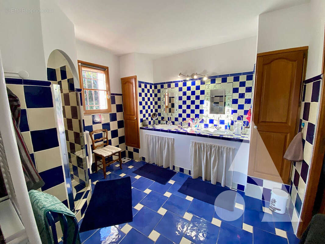 Maison à ENTRECASTEAUX