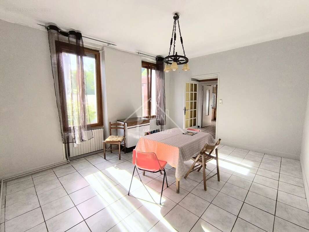 Maison à SAINT-ELOY-LES-MINES