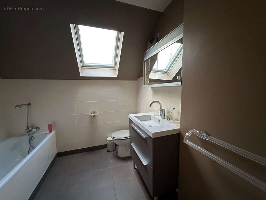 Maison à LE MESNIL-SAINT-DENIS