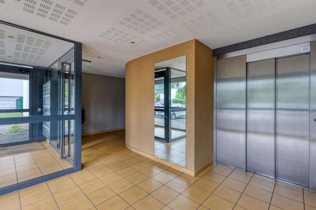 Appartement à SAINT-MARTIN-D'HERES