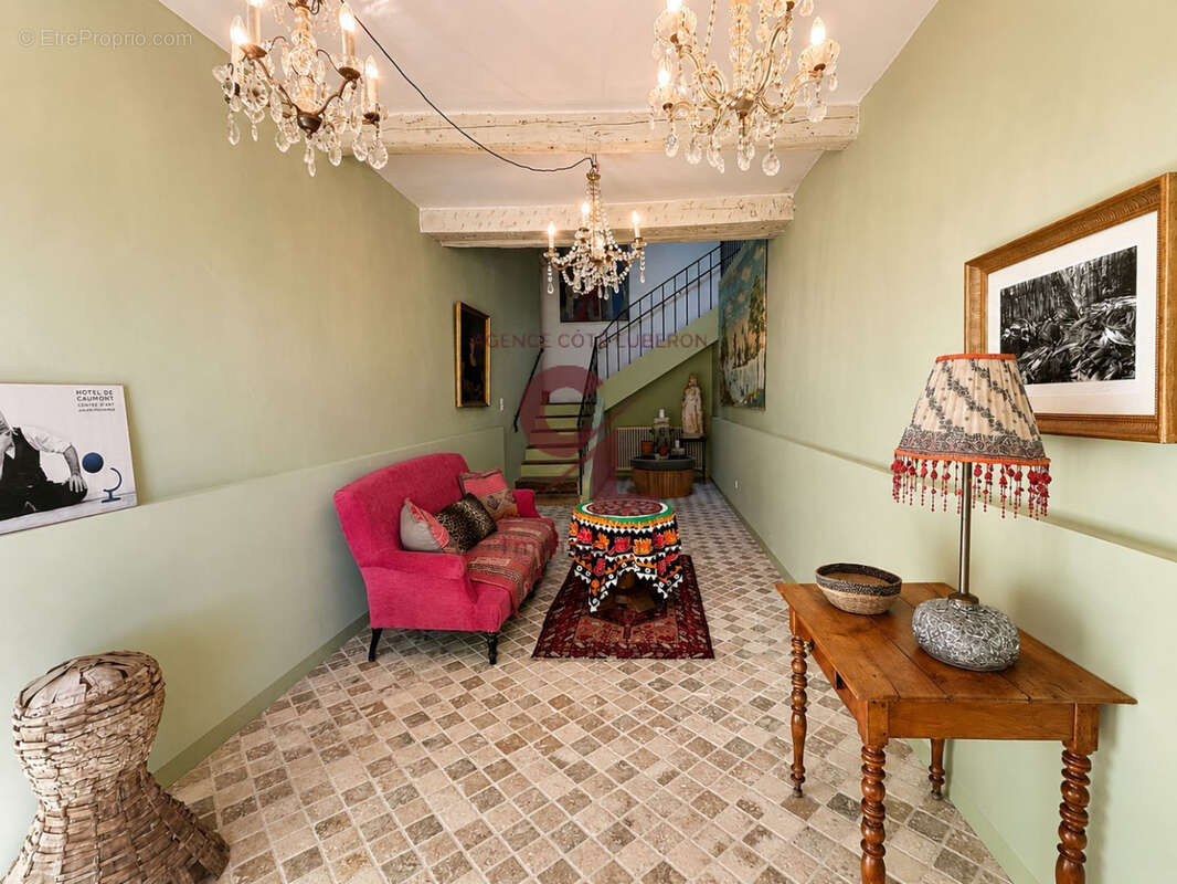 Maison 285 m² à Cabrieres-D'avignon  - photo 3