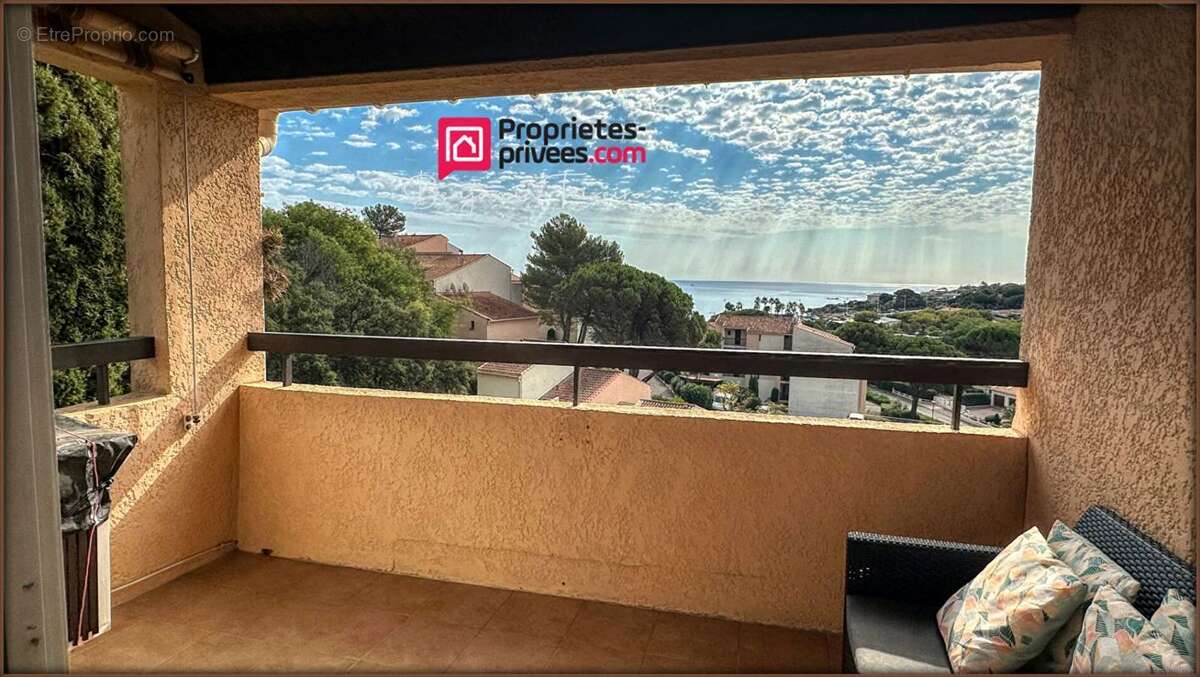 Appartement à ROQUEBRUNE-SUR-ARGENS