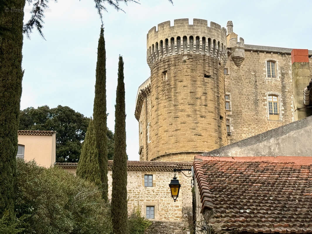 Appartement à SUZE-LA-ROUSSE