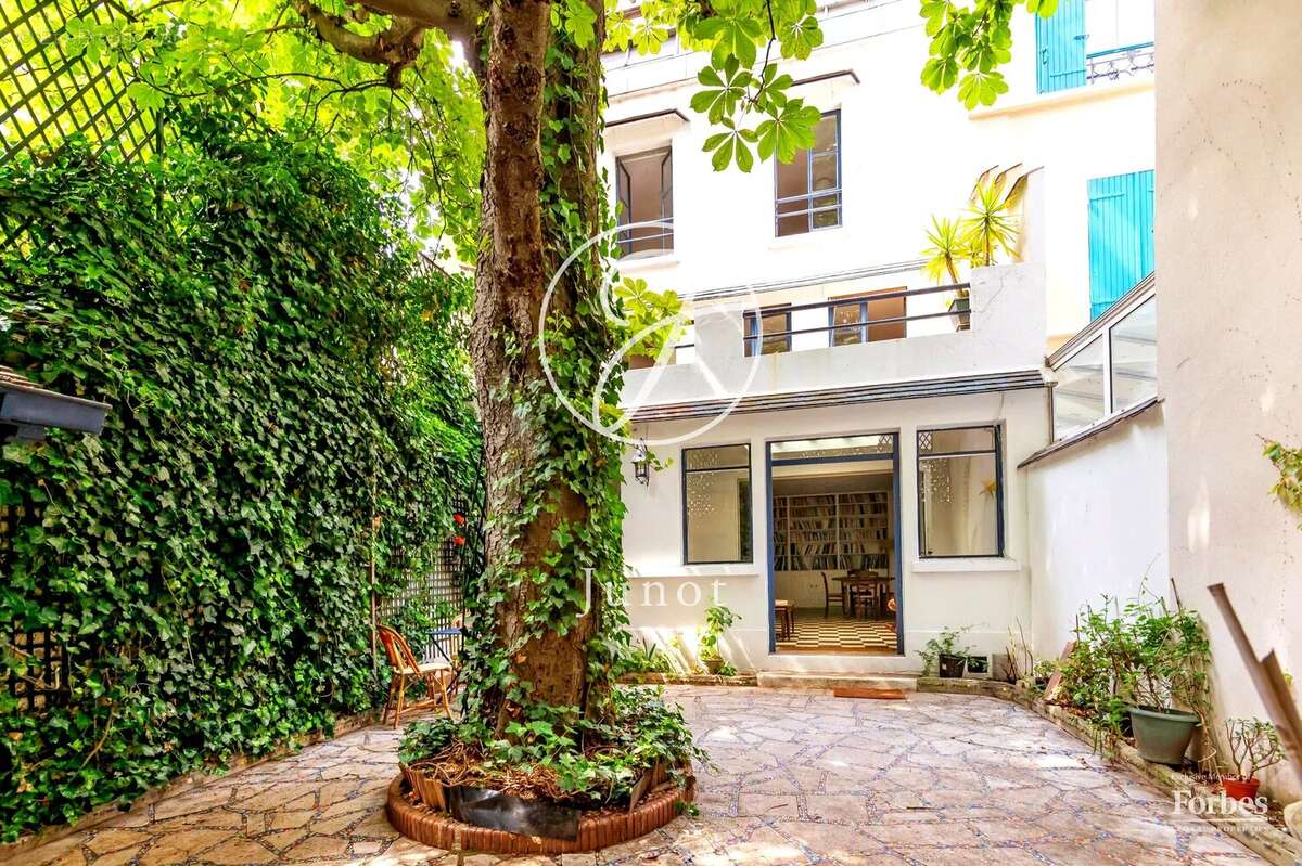 Maison à PARIS-18E