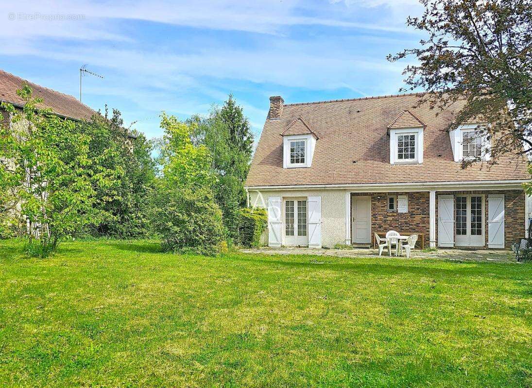 Maison à LES CLAYES-SOUS-BOIS