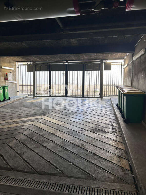 Parking à PARIS-12E