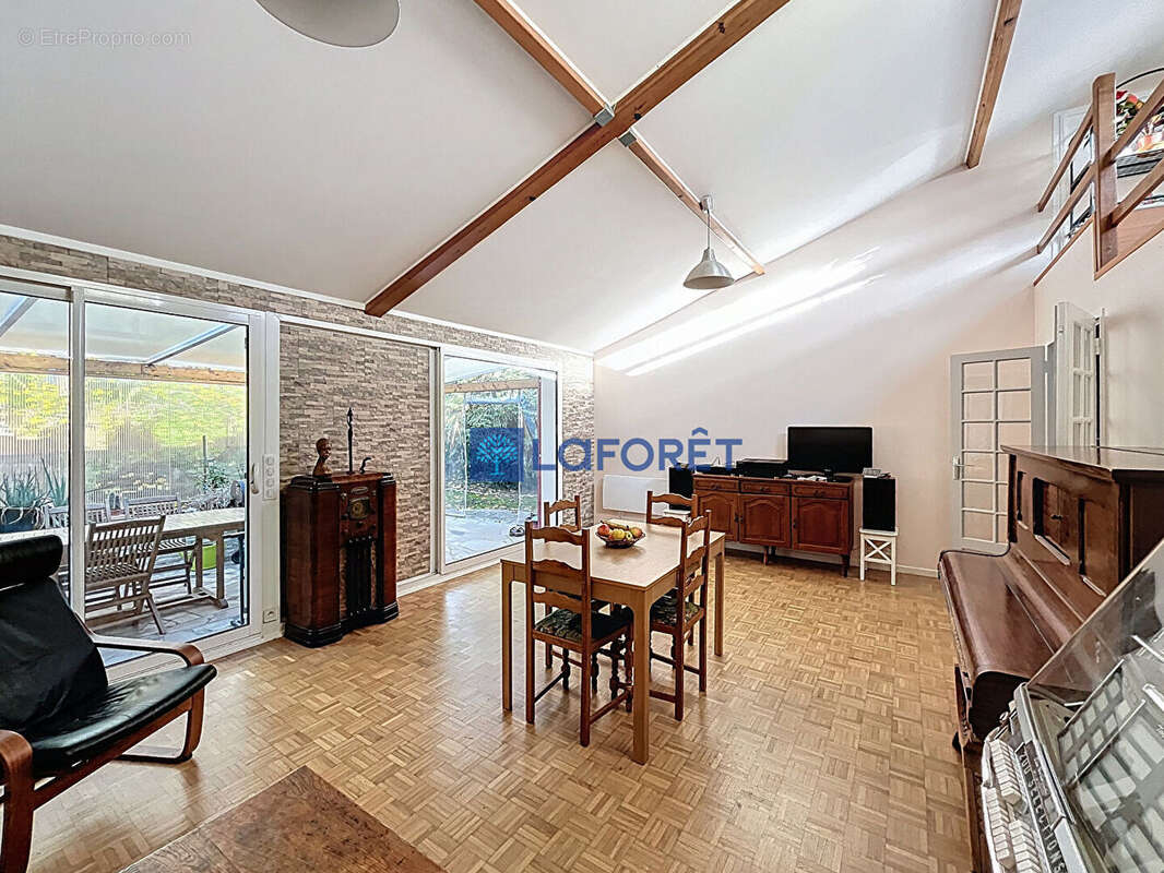 Maison à SAINT-PIERRE-DU-PERRAY