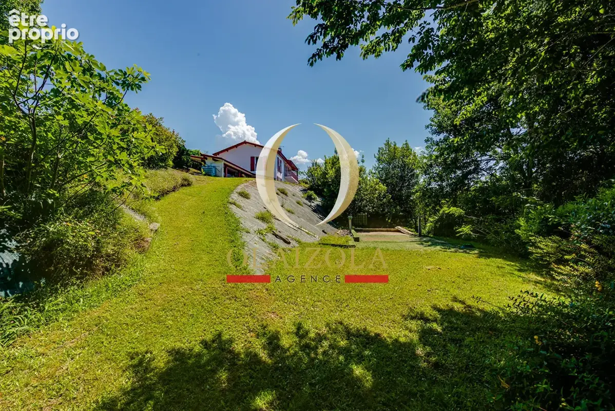 SAINT PEE SUR NIVELLE / LAC - Maison familiale avec vue panoramique sur les montagnes, jardin et garage. - photo 14