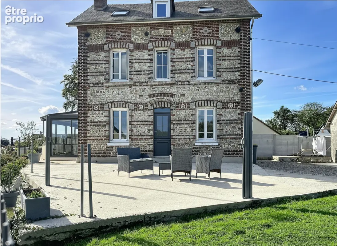 Maison de caractère avec dépendances et terrain à bâtir - photo 2