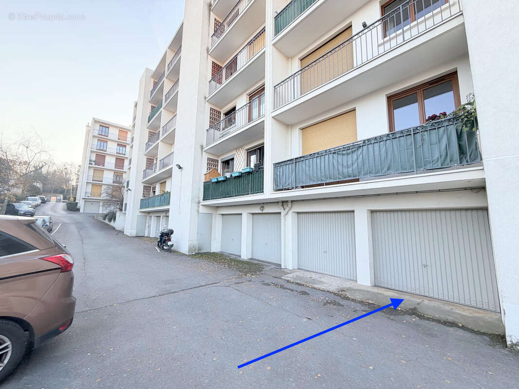 Parking à RUEIL-MALMAISON