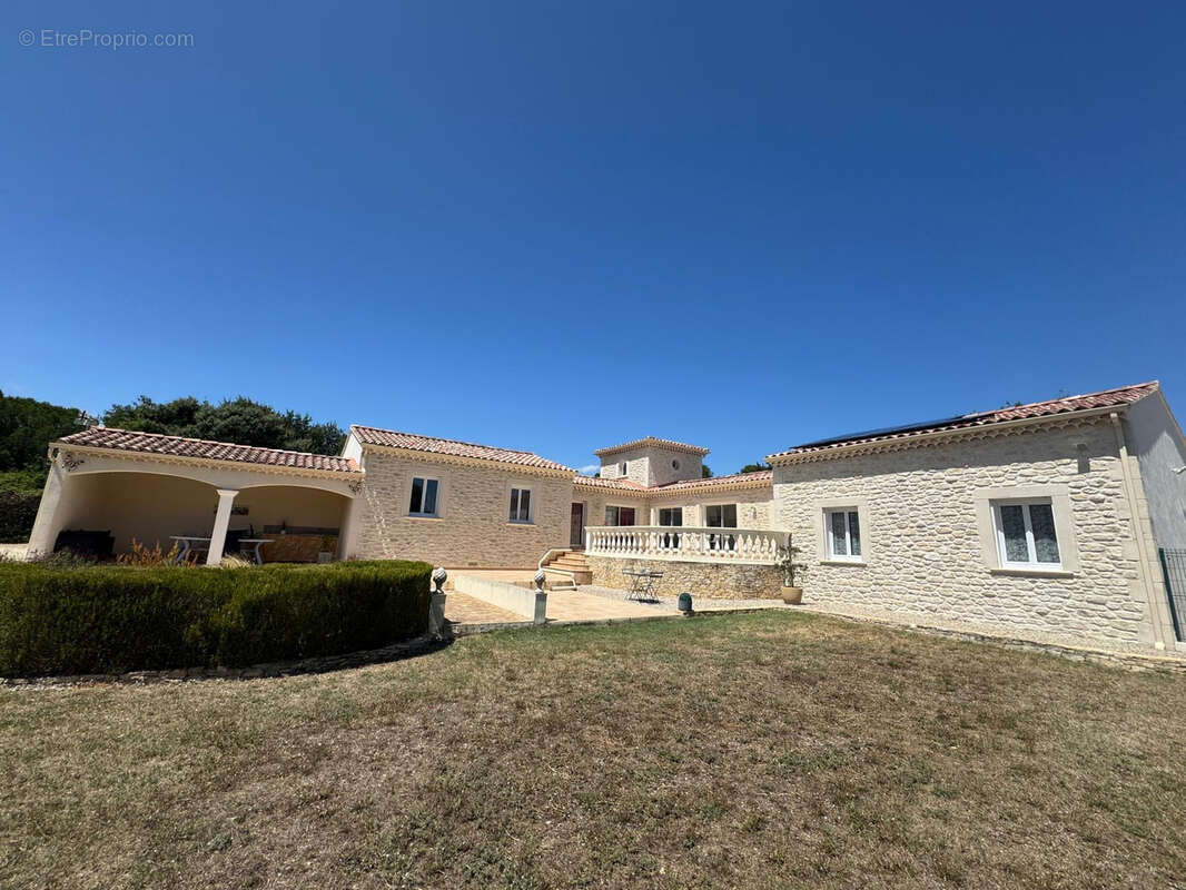 Maison à SAINTE-CECILE-LES-VIGNES