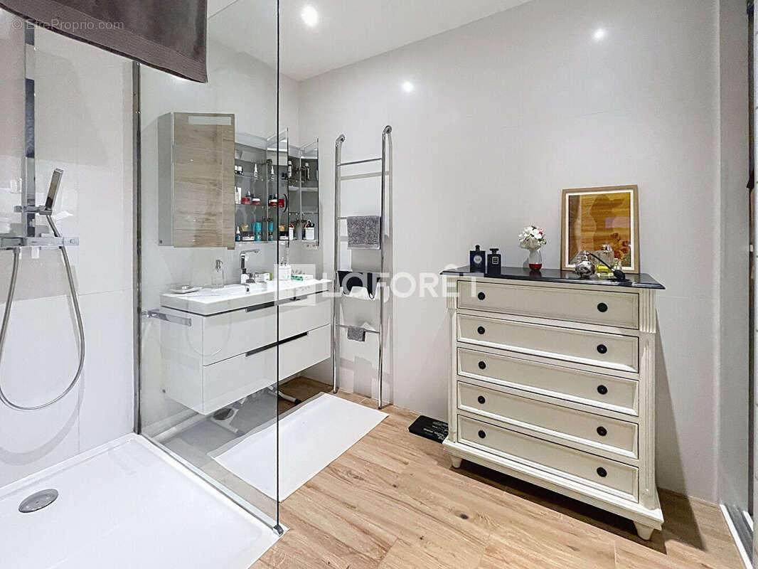 Appartement à LA CELLE-SAINT-CLOUD