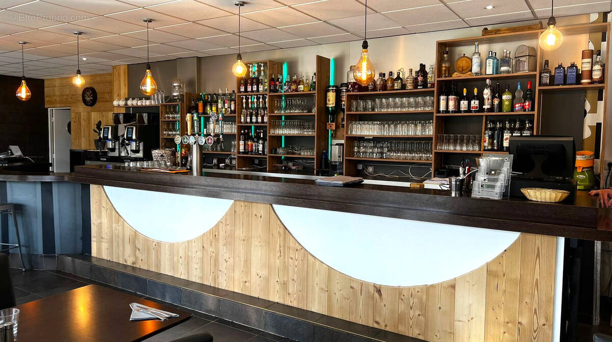 Commerce à ALLONZIER-LA-CAILLE