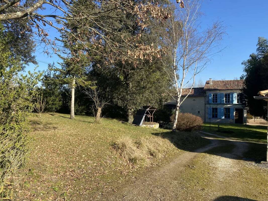 Maison à BARBEZIEUX-SAINT-HILAIRE