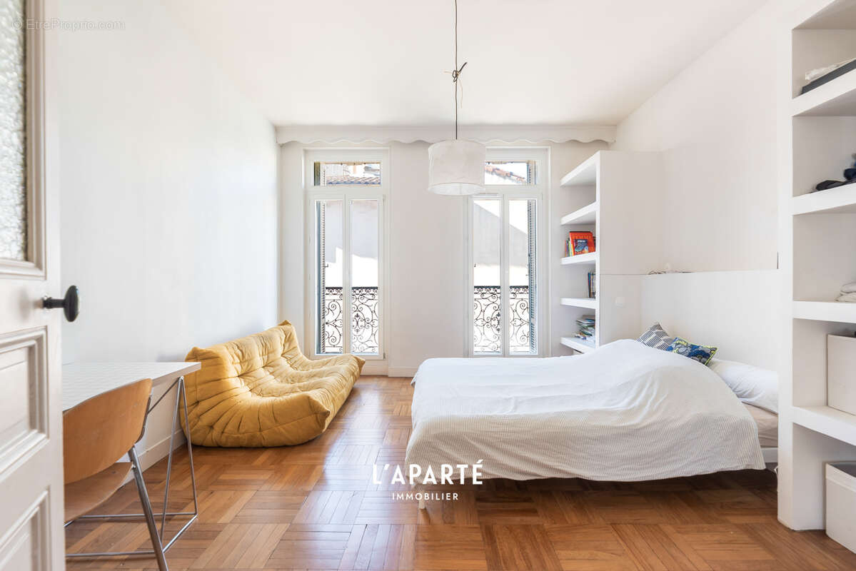 Appartement à MARSEILLE-6E