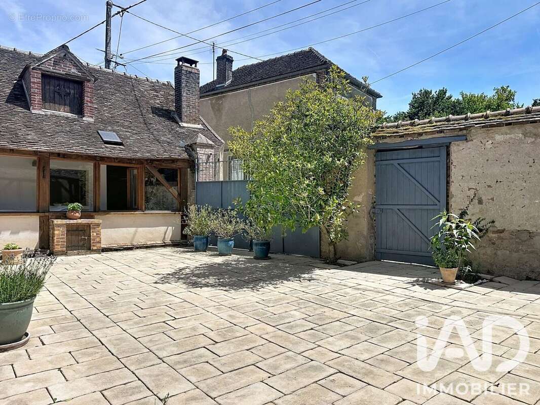 Maison 382 m² à La Chapelle-Sur-Oreuse  - photo 7