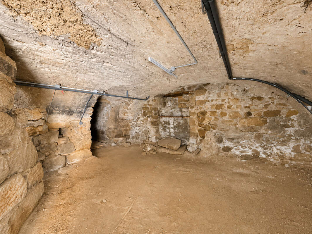 Maison de village en pierres avec terrasse, garage et caves   Maclas - photo 12
