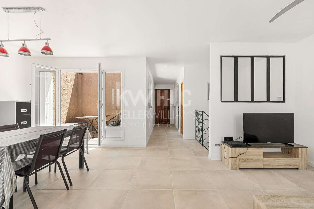 Maison à ROQUEBRUNE-SUR-ARGENS