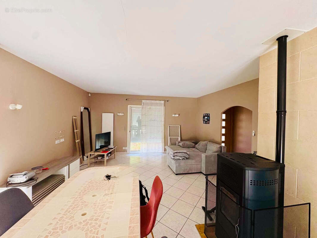 Maison 141m2 habitable Boufféré 5 chambres / poss 6 chambres + grand garage / 850m2 de terrain - photo 4