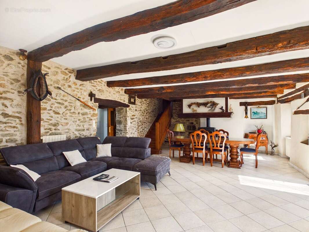 Maison à LA SALVETAT-PEYRALES