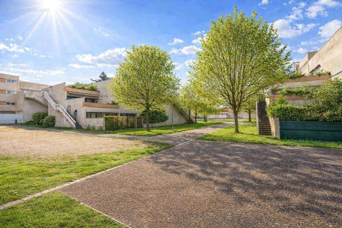 Appartement à SAVIGNY-LE-TEMPLE