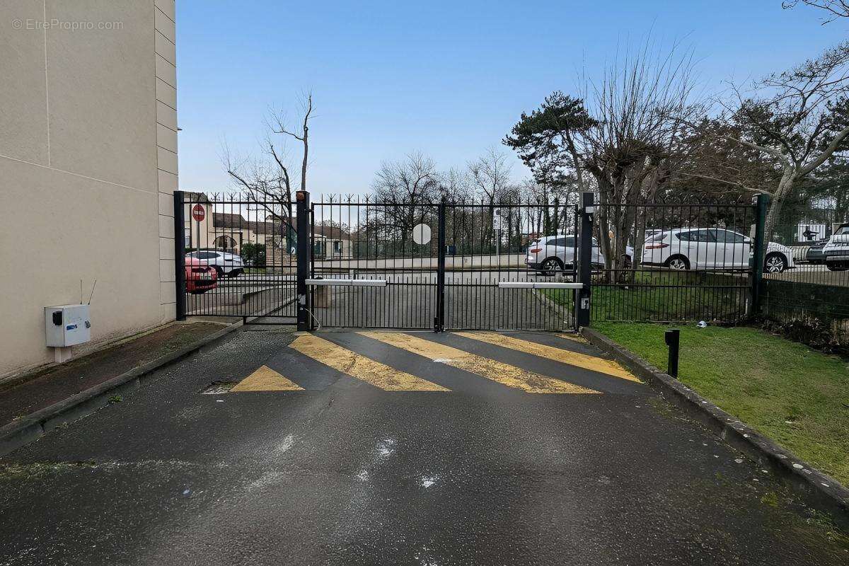 Parking à CARRIERES-SOUS-POISSY