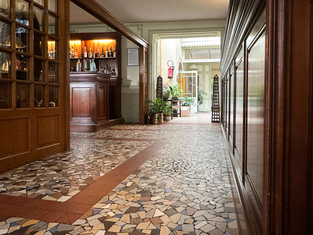 Commerce à PARAY-LE-MONIAL