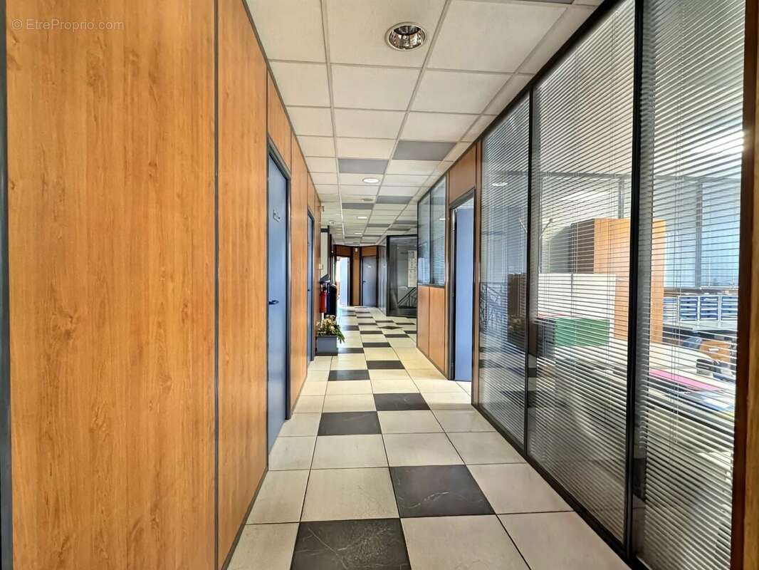 Commerce à SAINT-CHINIAN