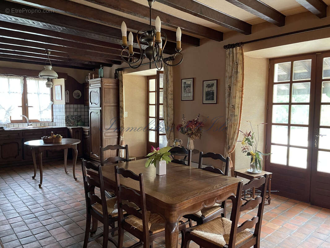 Maison à CHAMPNIERS-ET-REILHAC
