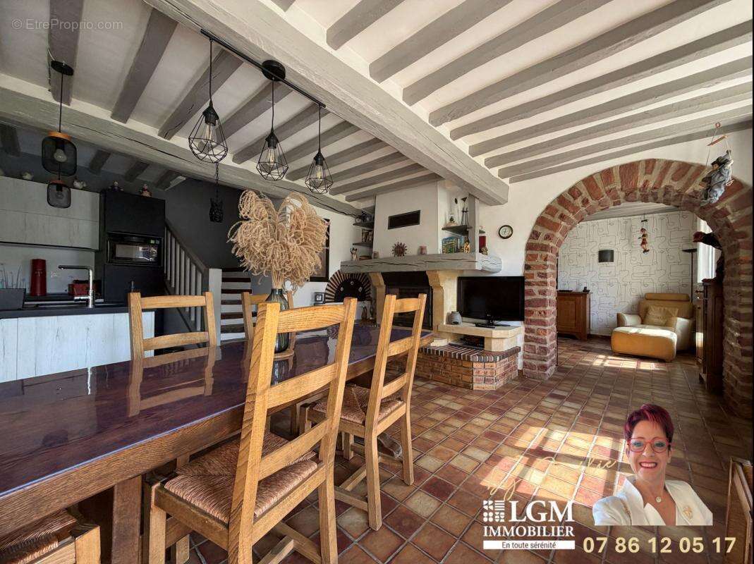MAGNIFIQUE LONGÈRE de 209 m² - 4 Chambres - Dépendances - photo 2