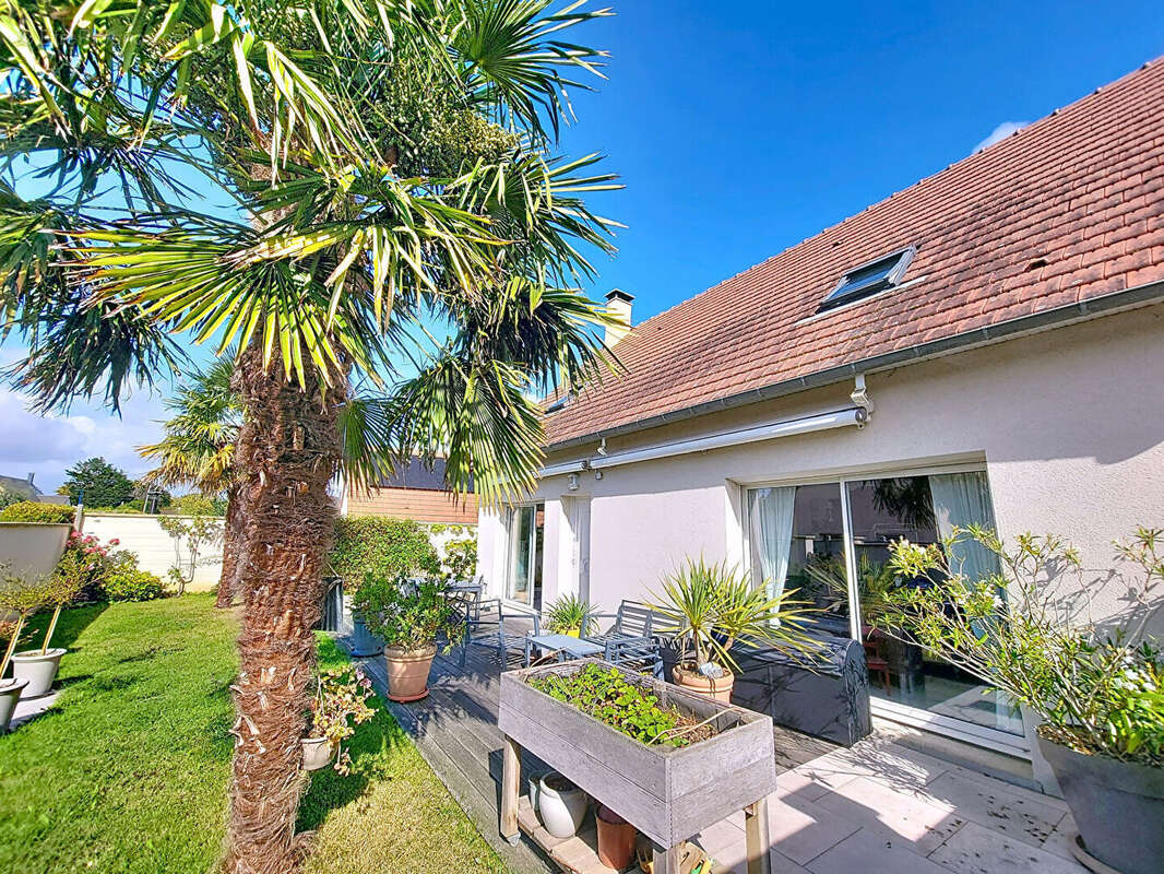 Maison à COLLEVILLE-MONTGOMERY