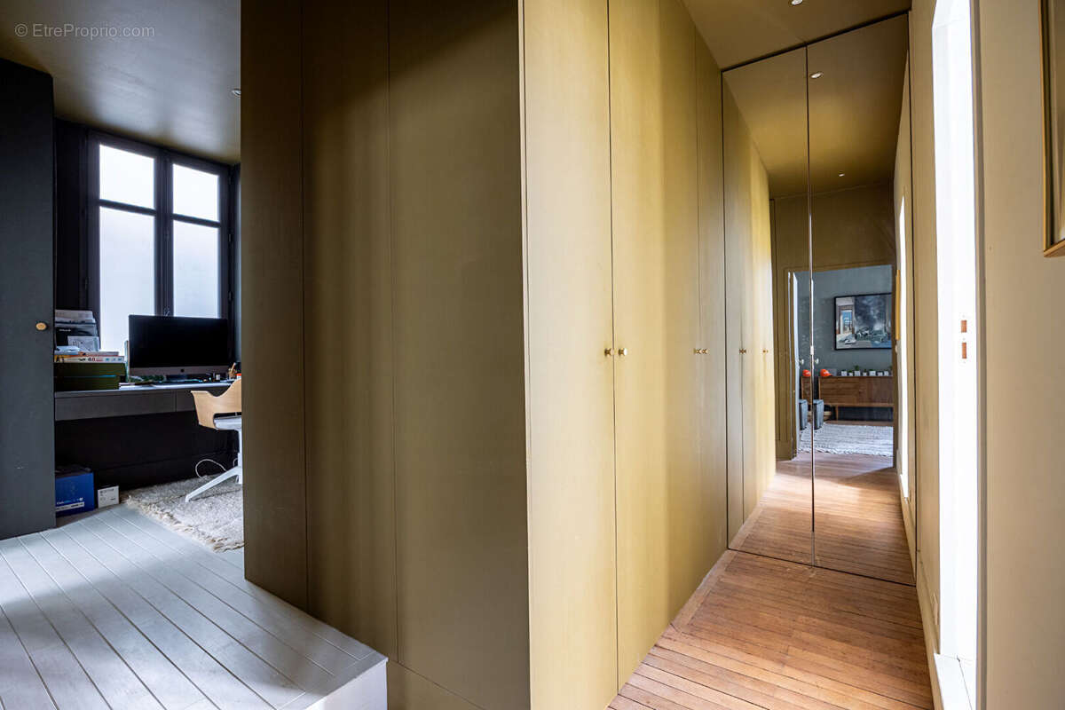 Appartement de prestige 134 m² dans un immeuble de caractère avec ascenseur et parking. - photo 11