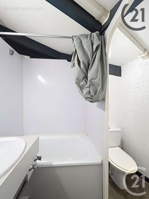 Autre à ESCOLIVES-SAINTE-CAMILLE