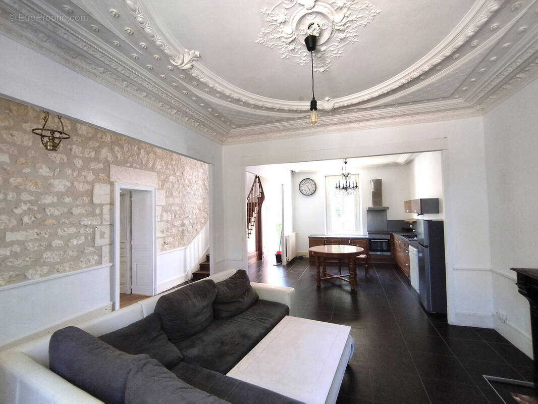 Maison à RUELLE-SUR-TOUVRE