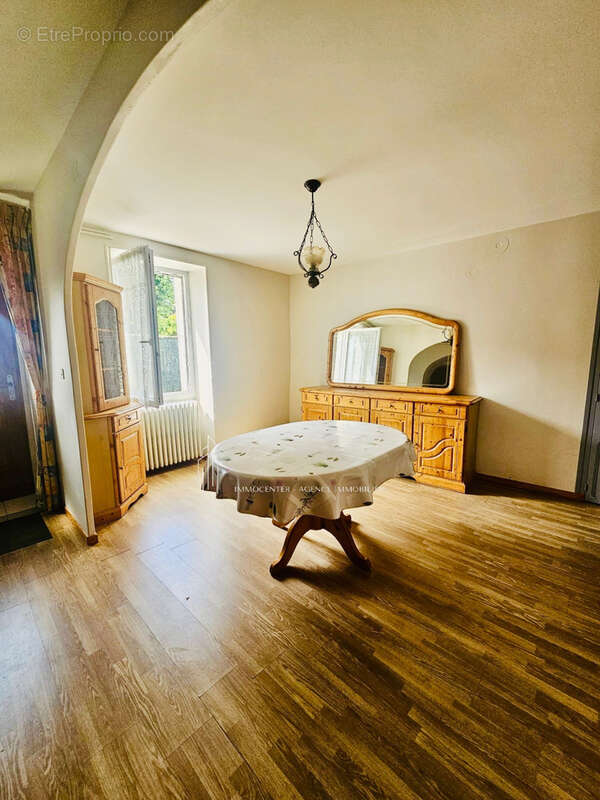 Maison à SAINT-GERVAIS-SUR-ROUBION