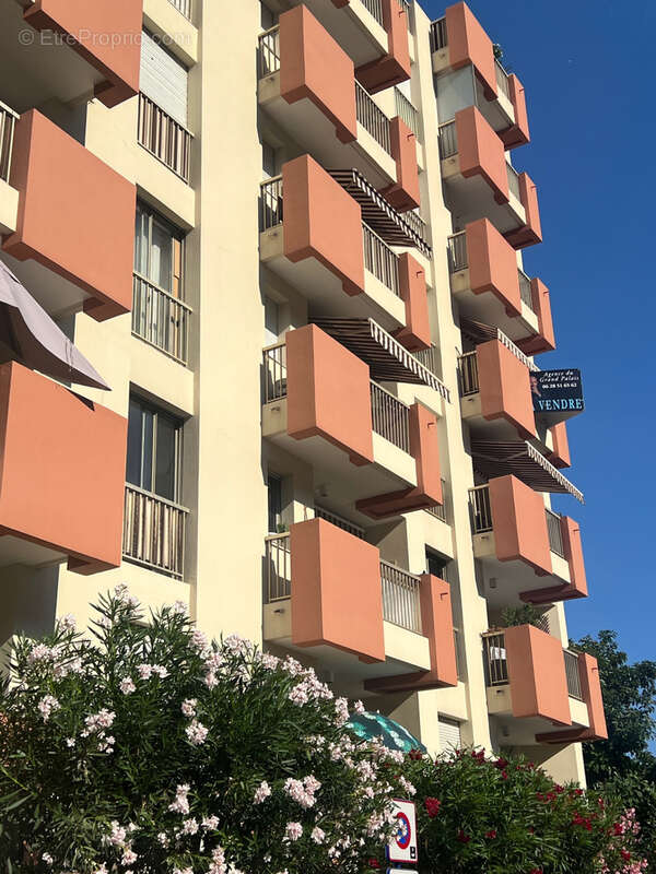 Dans une jolie résidence spacieux T3 étage élevé traversant terrasse-balcon-possibilité parking extérieur priv - photo 8
