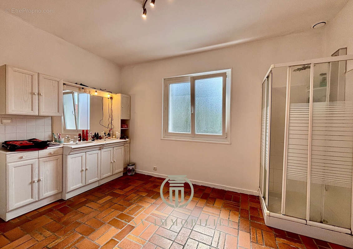 Grande propriété familiale de 357 m2 avec sous-sol de 300 m2 et potentiel de division, à 15 min de Paray-le-Mo - photo 23