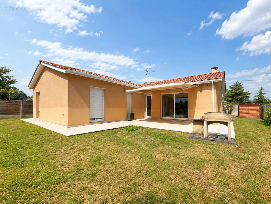 Maison de plain-pied 130m2 - Piscine - double garage - grand terrain à 30 min de Bordeaux. - photo 11
