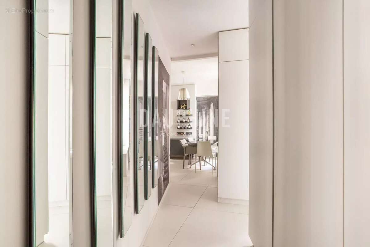 Appartement à PARIS-16E