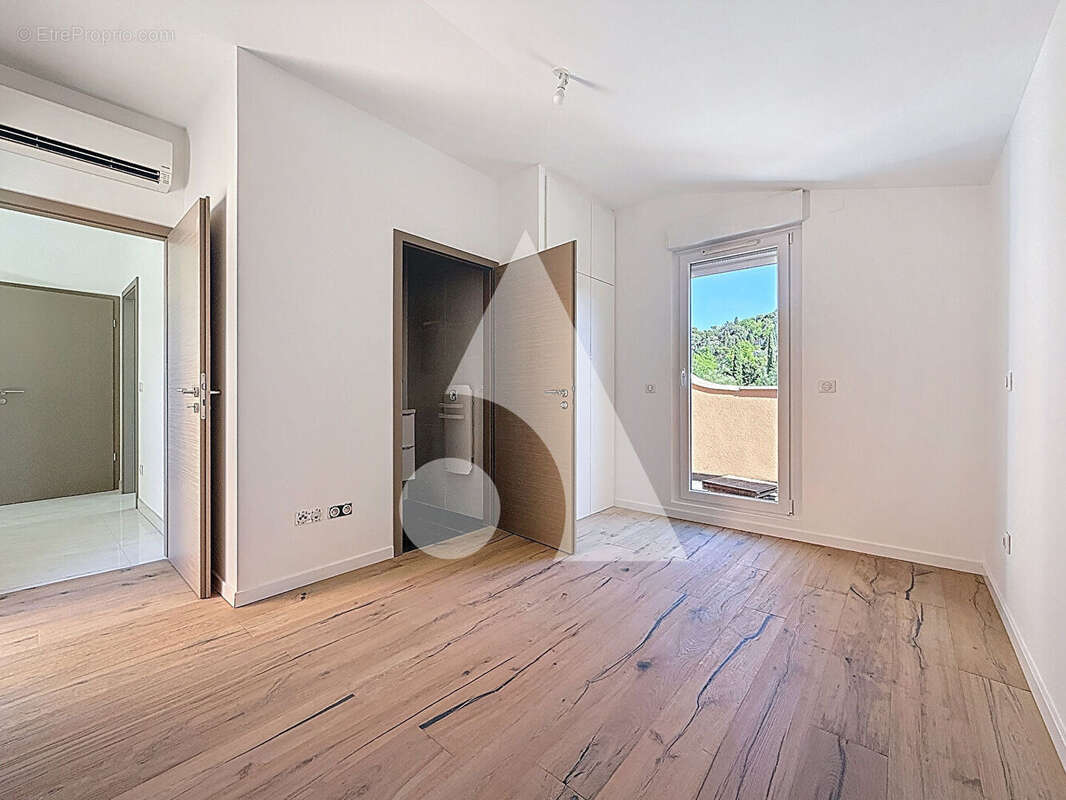 A vendre Villa Neuve à Mougins 5 pièces de 175 m² sur 1225 m² de terrain avec piscine - photo 12