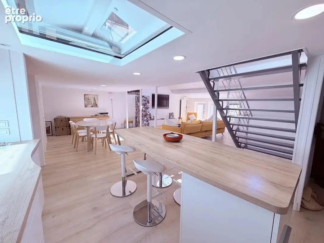 Cannes Banane — Dernier étage d'exception : loft sous les toits de 130 m² - photo 3