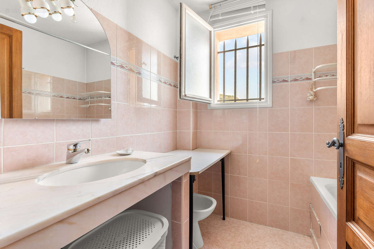 Tourrettes-sur-Loup   Maison familiale avec piscine, vue mer et village - photo 20
