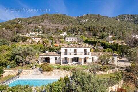 Maison à TOURRETTES-SUR-LOUP