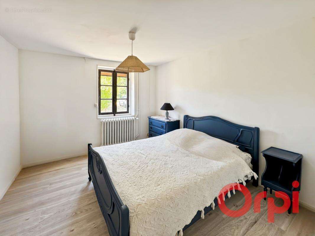 Maison à AINAY-LE-VIEIL