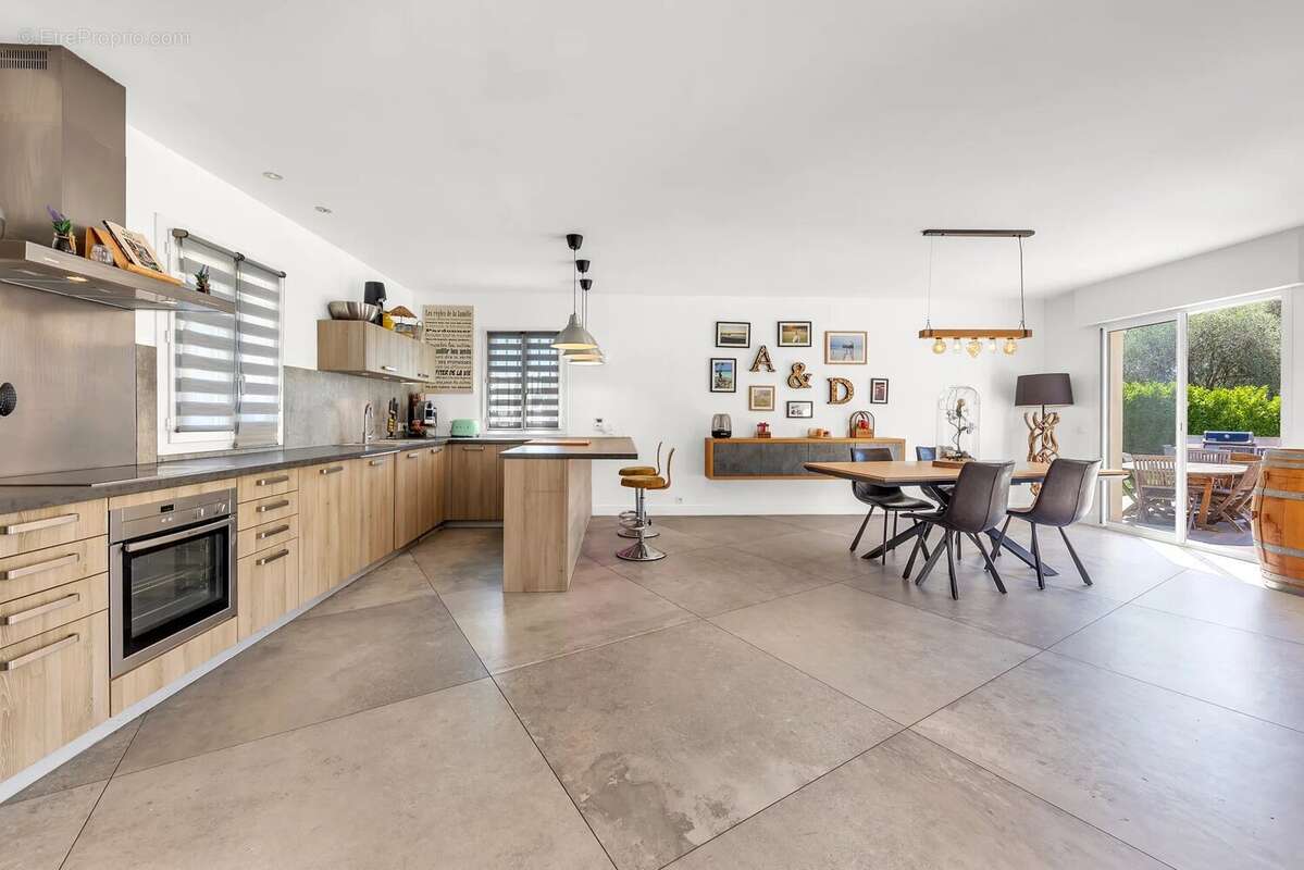 Maison à ROQUEFORT-LES-PINS