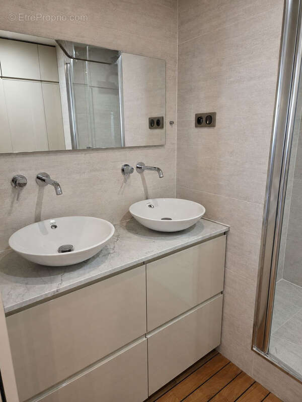 Appartement à PARIS-14E